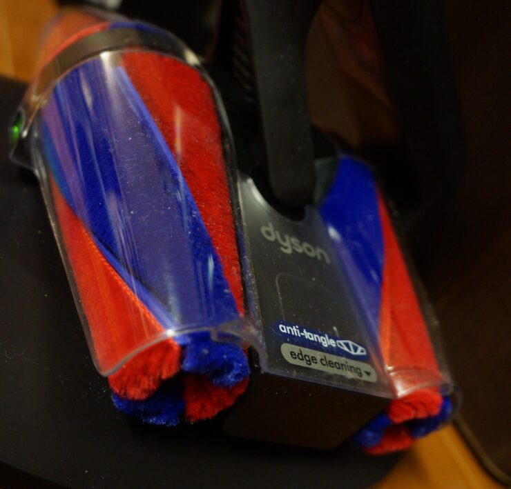 ダイソン掃除機 PencilVac(SV50FC)クリーナーヘッドのサイド側の拡大